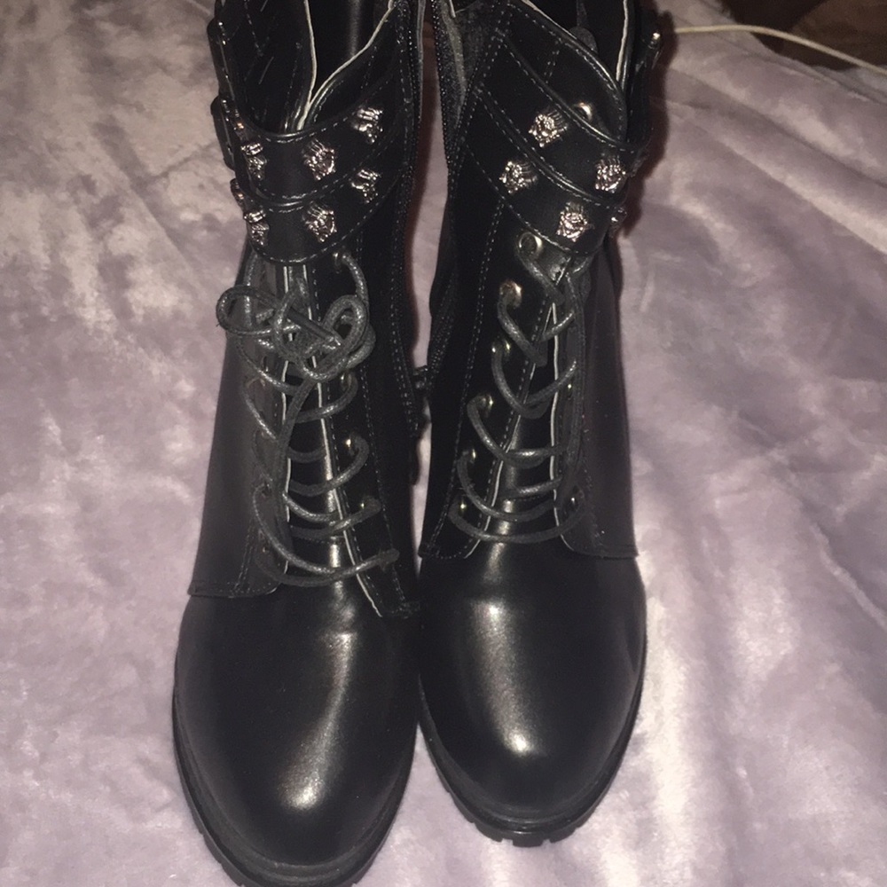 Heel combat boots